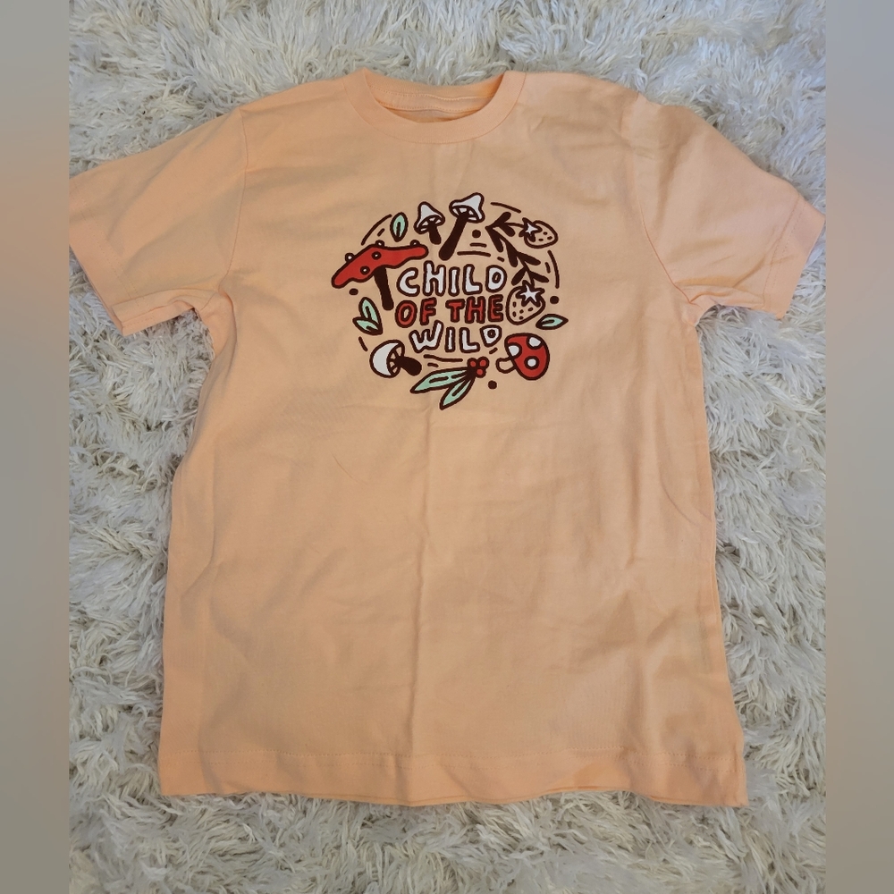 Girl's peach t-shirt "Child of the Wild". 4/5T